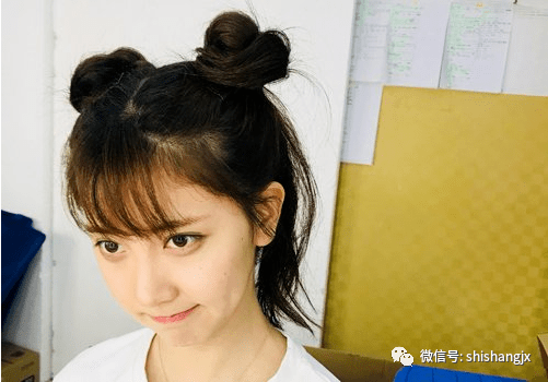 ‘KY开元·(中国)集团’
不会编会扎就够了 长发淑女简朴时尚扎发发型 比编发还甜美(图4)