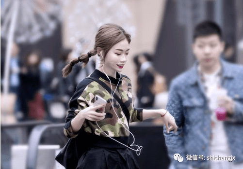 ‘KY开元·(中国)集团’
不会编会扎就够了 长发淑女简朴时尚扎发发型 比编发还甜美(图6)