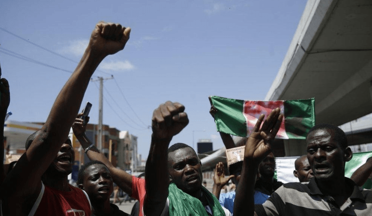 *
示威失控引杂乱！尼日利亚军警当街行刑 多人中枪 总统发出呼吁.....-ky开元·(中国)集团官网(图1)